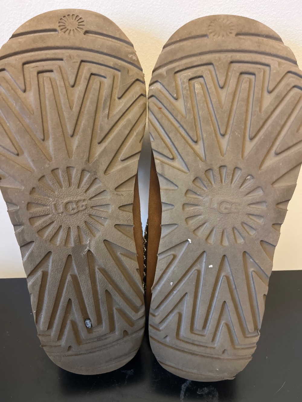 Classic UGG - Picture 2 of 4